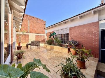 Casa · 431m² · 4 Ambientes · 2 Cocheras · Casa 4 Amb - 2 Cocheras - Patio - Quincho - Galpón Impecable