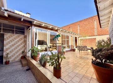 Casa de 4 ambientes, General San Martín · Casa 4 Amb - 2 Cocheras - Patio - Quincho - Galpón Impecable