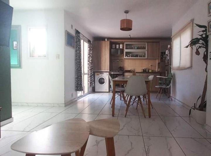 Casa · 228m² · 5 Ambientes · 2 Cocheras
