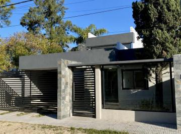 Casa · 280m² · 4 Ambientes · 2 Cocheras · Casa en Altos del Sauce
