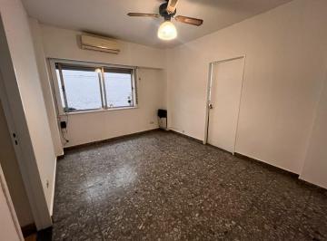 Departamento · 40m² · 2 Ambientes · Cómodo 2 Ambientes Funcional en Una Excelente Ubicación, Ideal Para Vivir Como Para Invertir
