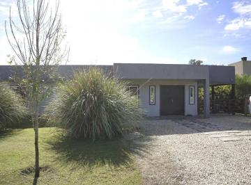 Casa · 115m² · 4 Ambientes · 3 Cocheras · Casa 4 Ambientes |piscina | Jardín| Zona Sur