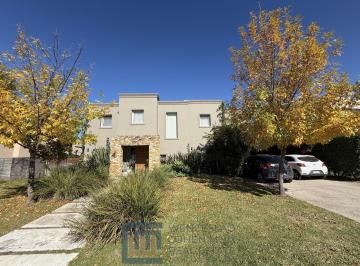 Casa · 206m² · 4 Ambientes · 4 Cocheras · Casa en San Rafael