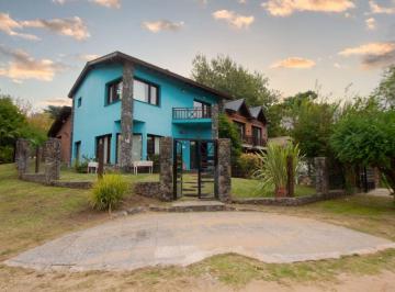Casa de 6 ambientes, Villa Gesell · Casa en Venta C/ Pileta y Cochera en Zona Norte
