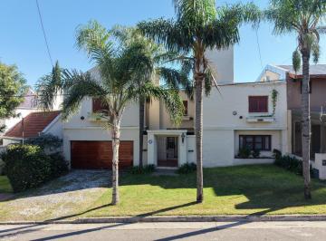 Casa · 400m² · 7 Ambientes · 2 Cocheras · Casa en Venta, Valle del Cerro.