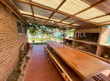 Quinta vacacional · 98m² · 3 Ambientes · 1 Cochera · Venta Casa Quinta con Pileta en Marcos Paz