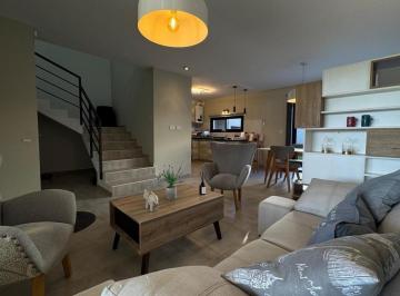 Casa · 145m² · 4 Ambientes · 2 Cocheras · Duplex 3 Dorm. Prados de Manantiales