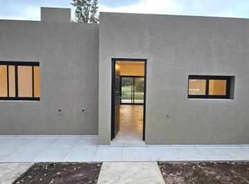 Casa · 68m² · 4 Ambientes · 1 Cochera · Casa 2 Dorm. Roldan