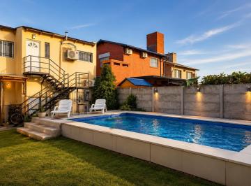 Casa · 241m² · 7 Ambientes · 2 Cocheras · Casa a La Venta en El Chaja 2100, Funes, Los Solares. Ideal Inversion, Complejo