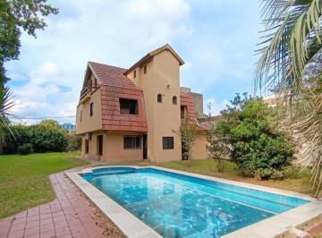 Casa · 240m² · 6 Ambientes · 3 Cocheras · Casa en Venta Centro de Escobar Inversor Apta Edificio - Apta Credito Hipotecario - Toma Vehiculo