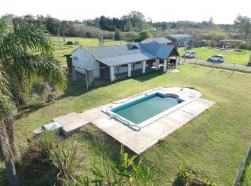 Casa · 243m² · 6 Ambientes · 5 Cocheras · Casa en Venta en Barrio Semicerrado 6 Ambientes - Gran Deposito - Piscina - Financia Dueño - Permuta