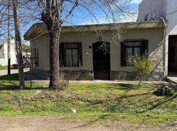 Casa · 140m² · 4 Ambientes · 2 Cocheras · Venta de Casa 3 Dorm. Garage Patio Parrilla Ideal Comercio Gas Apto Prestamo Hipotecario
