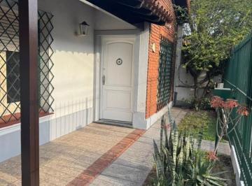 Casa · 90m² · 4 Ambientes · 2 Cocheras · Chalet 4 Ambientes en Alquiler. Bayle 900. Villa Sarmiento