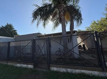 Casa · 200m² · 9 Ambientes · 4 Cocheras · Venta Casa 3 Ambientes y 3 Phs con Entradas Independientes Oportunidad - Financiacion y Permuta