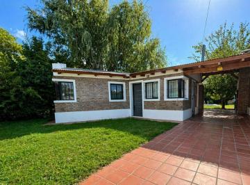 Casa · 109m² · 3 Ambientes · Casa de 2 Dorm. con Pileta en Venta - Roldan