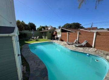Casa · 109m² · 3 Ambientes · 1 Cochera · Venta Casa 3 Amb Temperley Pileta Cochera
