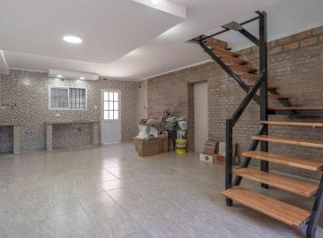 Casa · 175m² · 5 Ambientes · 3 Cocheras · Casa en Venta Barrio Fisherton Dos Dorm.