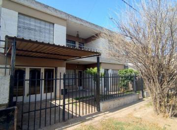 Casa · 253m² · 8 Ambientes · 1 Cochera · Venta Casa 6 Dorm. 2 Cocheras Los Paraisos