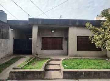 Casa · 98m² · 4 Ambientes · 1 Cochera · Venta Casa 3 Amb Amplios con Cochera Jardin Merlo