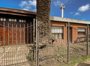 Casa · 217m² · 3 Ambientes · 2 Cocheras · Venta Casa 3 Ambientes Quincho Cochera, Las Lilas