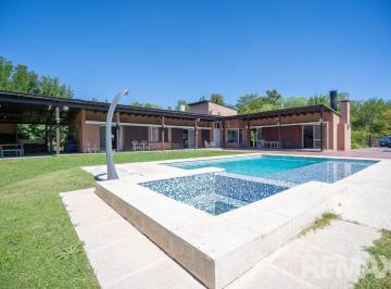 Casa · 237m² · 5 Ambientes · 2 Cocheras · Venta Casa 5 Amb Pileta Quincho 3 Dorm en Suite