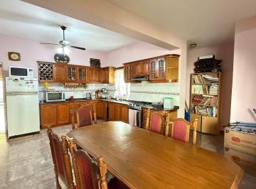 Casa · 131m² · 5 Ambientes · 1 Cochera · Venta Casa 4 Amb con Jardin y Terraza Permuta