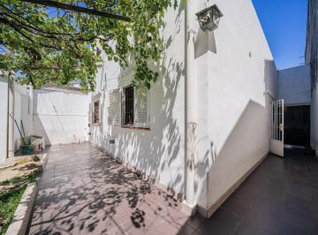 Casa · 104m² · 4 Ambientes · 1 Cochera · Casa Refacc. Beccar 4 Amb Jardín Galería Cochera.