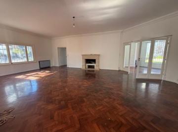 Casa · 300m² · 5 Ambientes · 2 Cocheras · Casa en Martinez