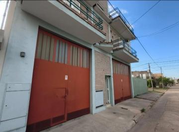 Edificio · 369m² · 6 Cocheras · Venta de 2 Galpones y 4 Departamentos, Ideal Renta