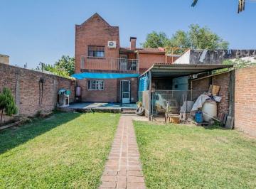Casa · 140m² · 5 Ambientes · 3 Cocheras · Venta Casa en Lomas de Zamora