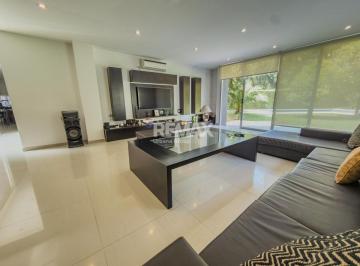 Casa · 336m² · 4 Ambientes · 2 Cocheras · Venta Casa 4 Ambientes Premium – Parque Leloir