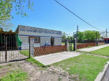 Casa · 190m² · 3 Ambientes · 2 Cocheras · Casa a Remodelar C/ Pileta Lote Esquina de 1.395 m²