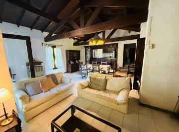 Casa · 160m² · 4 Ambientes · 1 Cochera · Chalet en Venta Pinamar B5 4 Ambientes Cochera
