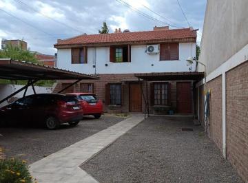 Casa · 61m² · 6 Ambientes · 1 Cochera · Venta Duplex 2 Dorm. Centro Oeste