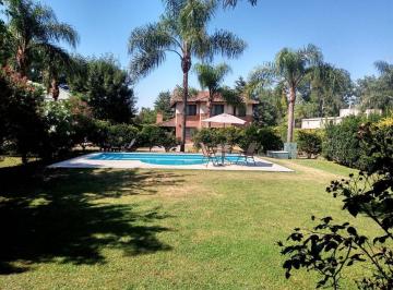 Casa · 129m² · 4 Ambientes · 2 Cocheras · Venta Casa de Diseño con Pileta, B° La Soberana