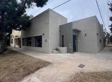 Casa · 131m² · 2 Ambientes · 1 Cochera · Venta Casa a Estrenar - Zona Parque