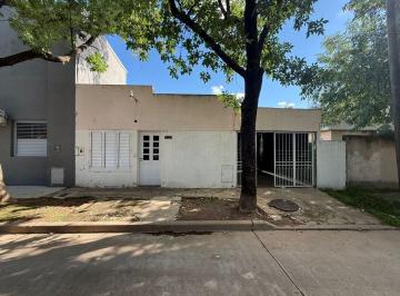 Casa · 161m² · 4 Ambientes · 1 Cochera · Venta Casa Dos Dorm. - Barrio Oeste