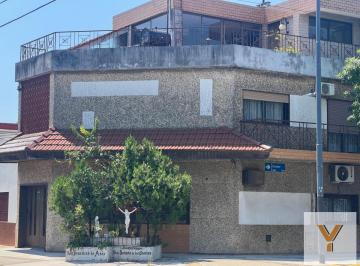 Casa · 180m² · 5 Ambientes · Casa en Venta - 3 Dorm. 2 Baños - Pompeya