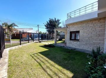 Casa · 277m² · 3 Ambientes · 2 Cocheras · Casa en Venta con Local en Moron - Castelar