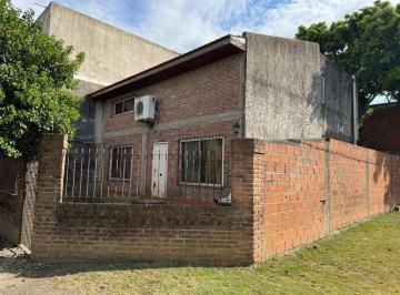 Casa · 135m² · 5 Ambientes · 2 Cocheras · Venta Casa Ezpeleta Oeste 6 Ambientes