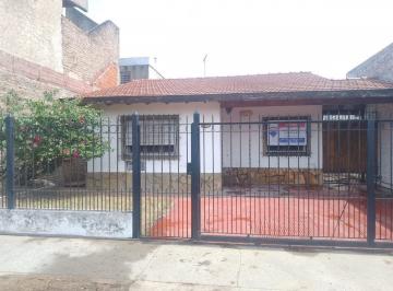 Casa · 70m² · 4 Ambientes · 1 Cochera · Casa Venta Gonzalez Catan Refaccion Inversion
