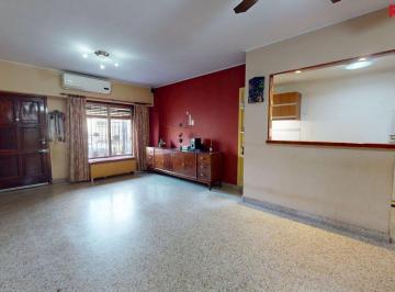 Casa · 84m² · 3 Ambientes · 1 Cochera · Venta Casa 3 Ambientes en Banfield con Cochera