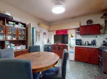 Casa · 87m² · 3 Ambientes · 1 Cochera · Venta Casa 3 Ambientes con Local en Moron