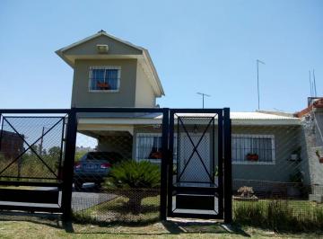 Casa · 70m² · 3 Ambientes · 1 Cochera · Casa en Moreno Venta 2 Dorm. + Jardin + Cochera