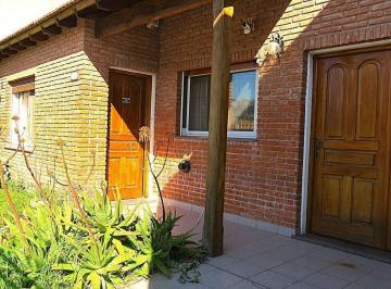 Casa · 102m² · 3 Ambientes · 2 Cocheras · Venta Casa 3 Ambientes Castelar Norte
