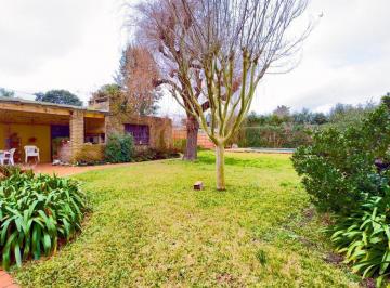 Casa · 200m² · 4 Ambientes · 3 Cocheras · Casa en Venta en City Bell 3 Dorm.