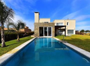 Casa · 257m² · 6 Ambientes · 2 Cocheras · Venta Casa Terravista 6 Ambientes Amplia Cochera