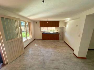 Casa · 90m² · 4 Ambientes · 1 Cochera · Venta Casa Funes 2 Dorm., Comodin, Patio