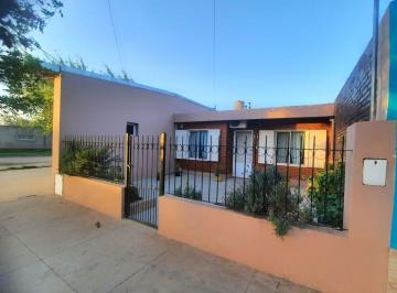 Casa · 90m² · 7 Ambientes · 2 Cocheras · Casa en Rivera 394