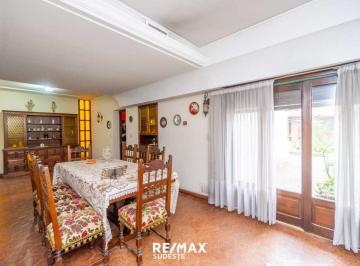 Casa · 266m² · 6 Ambientes · 1 Cochera · Venta Casa Macro Centro